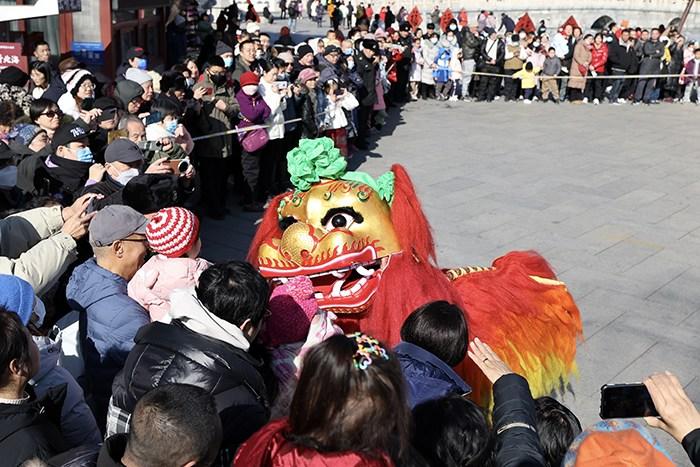 各地多彩民俗慶新年 