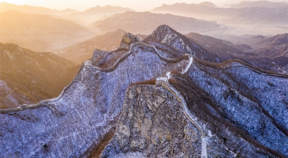 北京懷柔箭扣長(zhǎng)城雪后雄輝壯美